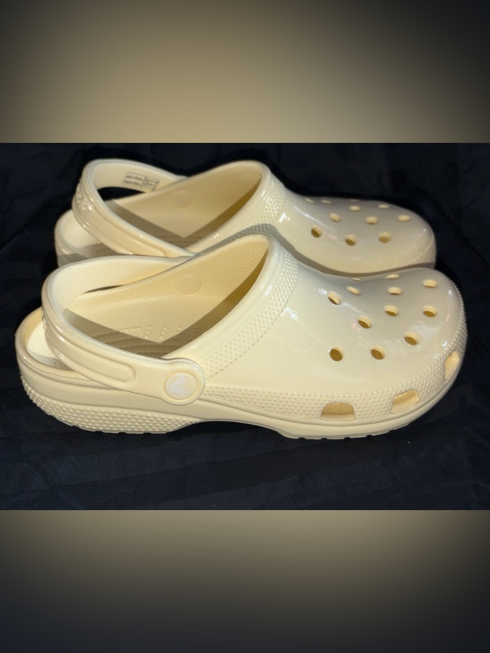 Women’s Size 8 CROCS CLASSIC CLOGS Shiny Off White (Buttercream?) Men’s 6